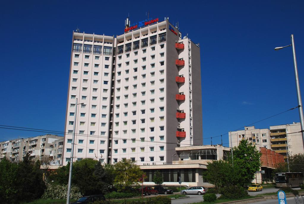 Hotel Balkan Pleven Bagian luar foto